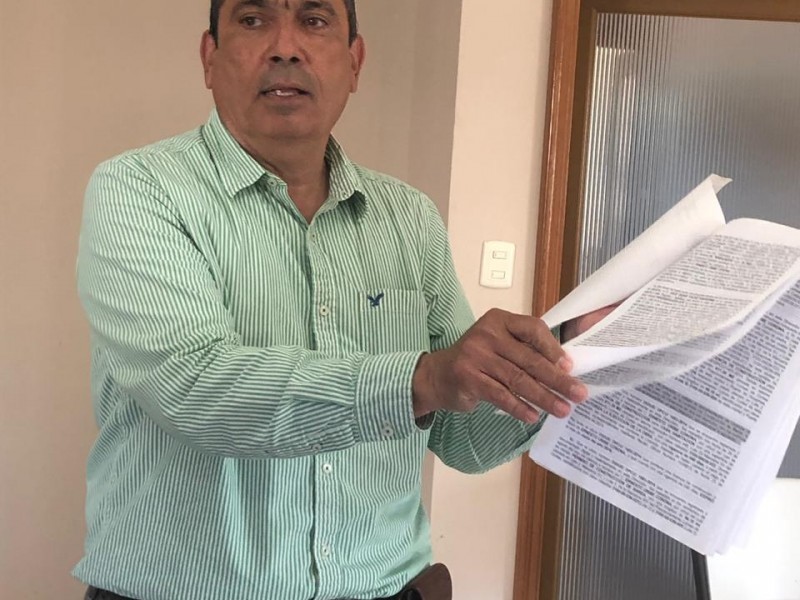 Presenta Ernesto Uribe permisos de obras
