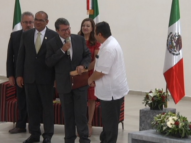 Presenta Ricardo Monreal nuevo libro en la UAZ