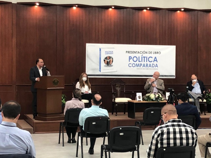 Presenta Sergio Jacobo Gutiérrez su libro “Política Comparada”