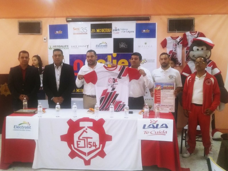 Presentan Carrera de la Secundaria Técnica 54