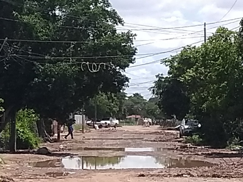 Presentan daños por inundación en Juan José Ríos