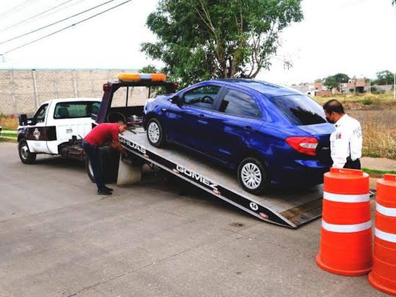 Presentan denuncia contra grúas piratas