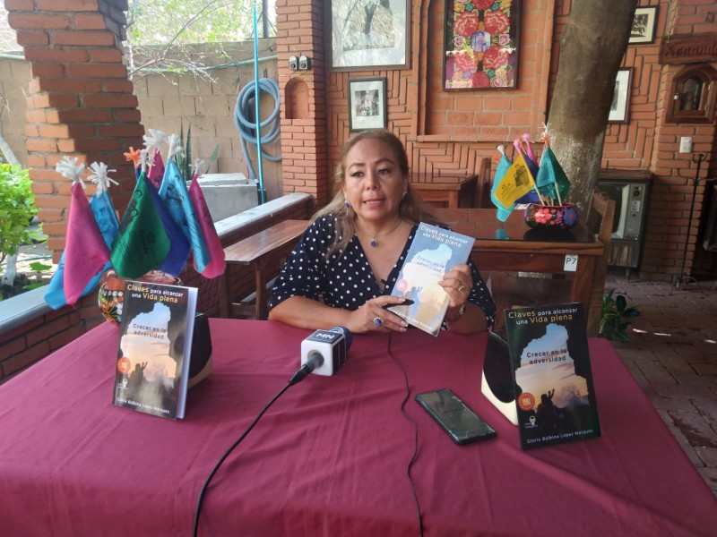 Presentan el libro Claves para alcanzar una vida plena