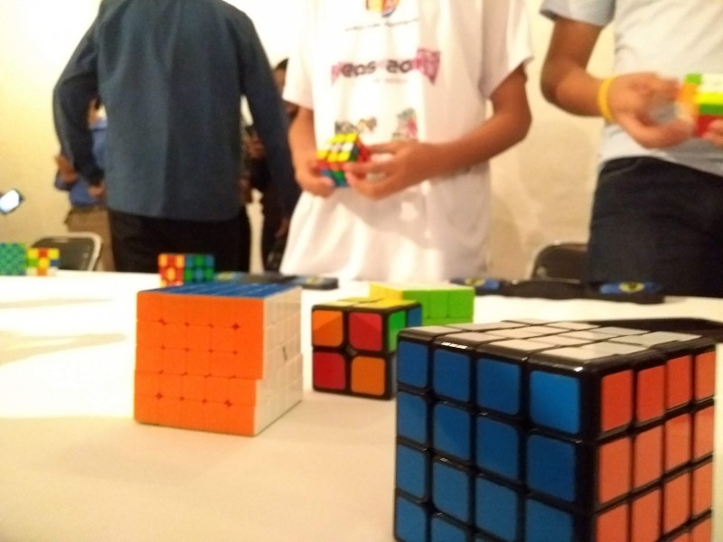 Presentan evento de “Speed Cubing”