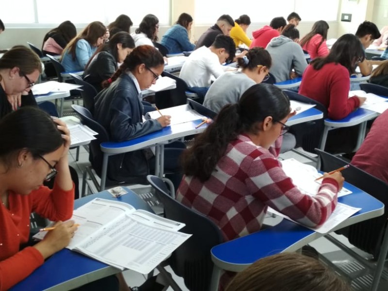 Presentan examen a UdeG más de 60mil jóvenes