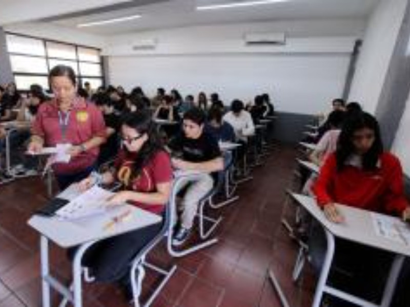 Presentan examen de admisión aspirantes a licenciaturas de UdeG
