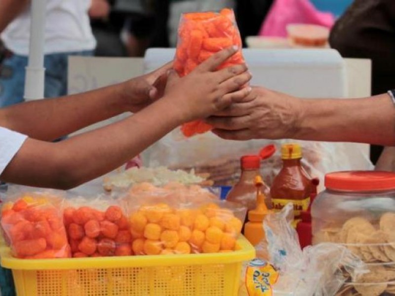 Presentan formalmente iniciativa para eliminar comida chatarra en escuelas