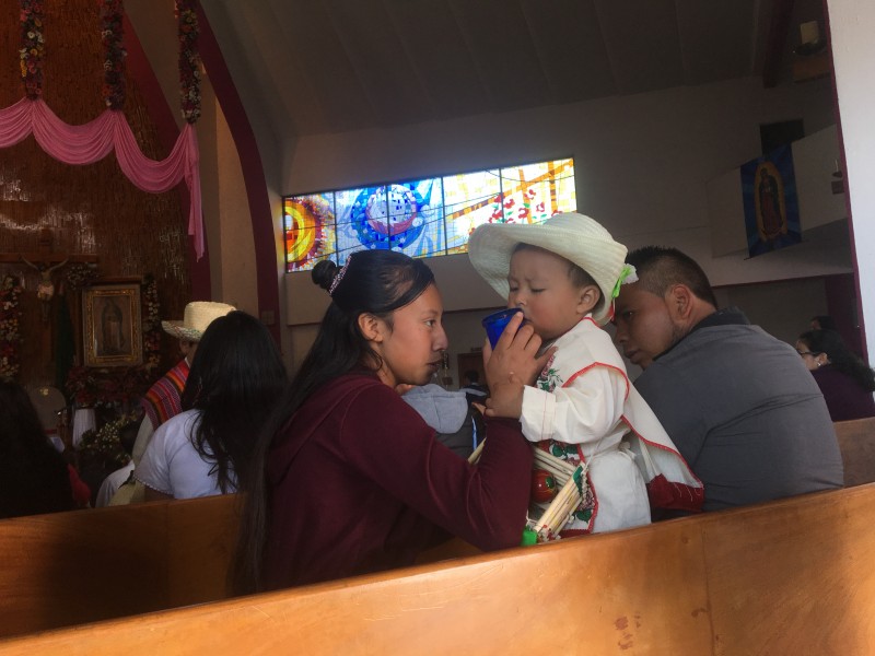 Presentan inditos ante la Virgen de Guadalupe