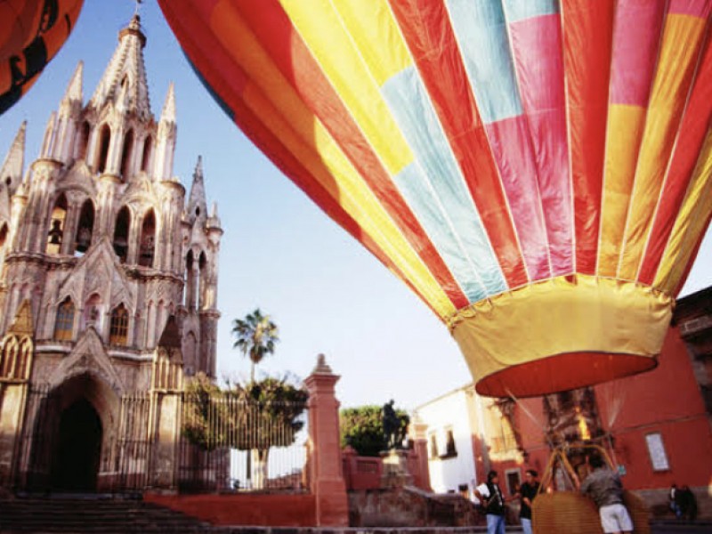 Presentan libro de Guanajuato Vive Grandes Historias en CDMX.