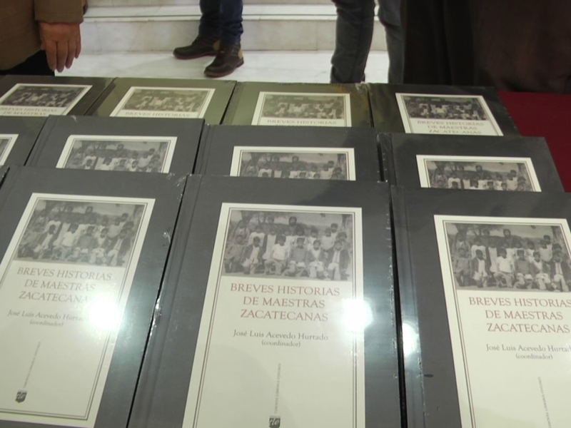 Presentan libro de historias de maestras zacatecanas