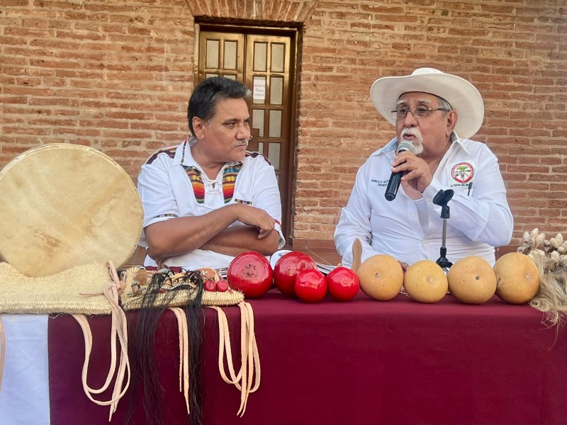 Presentan libro 