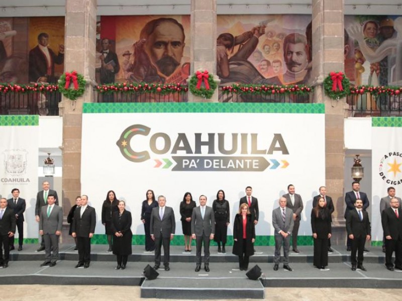 Presentan más funcionarios del gabinete de Manolo Jiménez