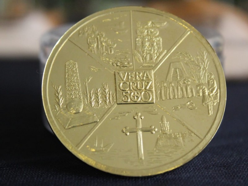 Presentan medalla conmemorativa de los 500 años