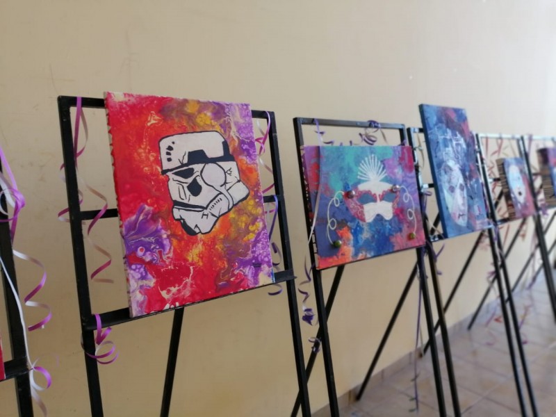 Presentan niños exposición artística de Carnaval