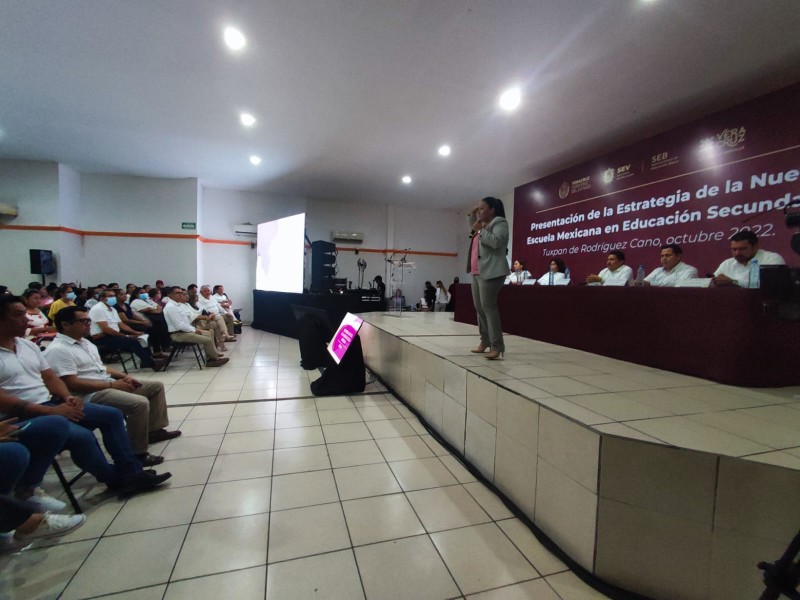Presentan Nueva Escuela Mexicana a docentes norveracruzanos