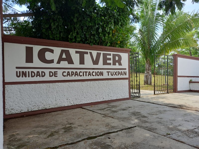 Presentan nueva oferta educativa en ICATVER Tuxpan