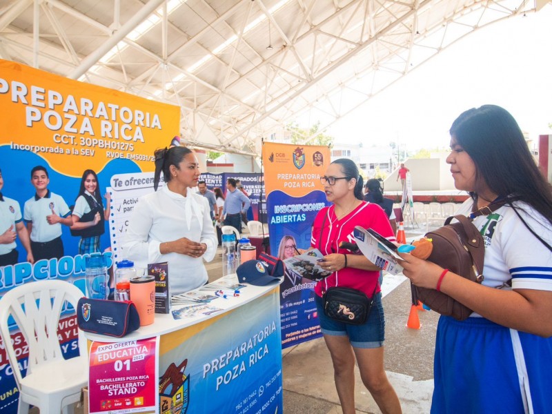 Presentan oferta educativa en Poza Rica