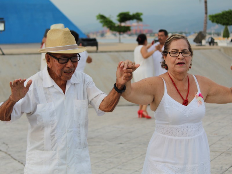 Presentan programa para el mes del adulto mayor