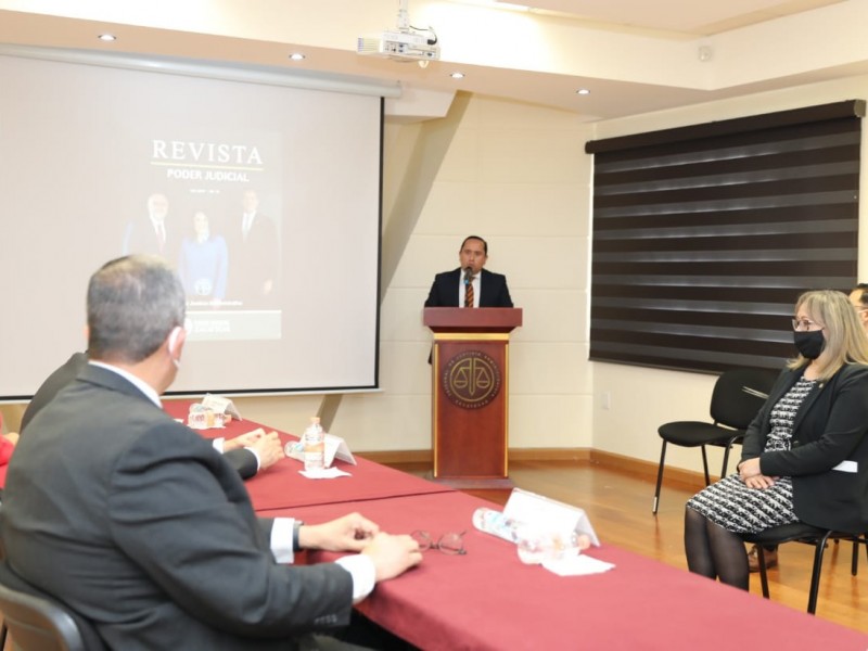 Presentan revista del poder judicial en el XX aniversario