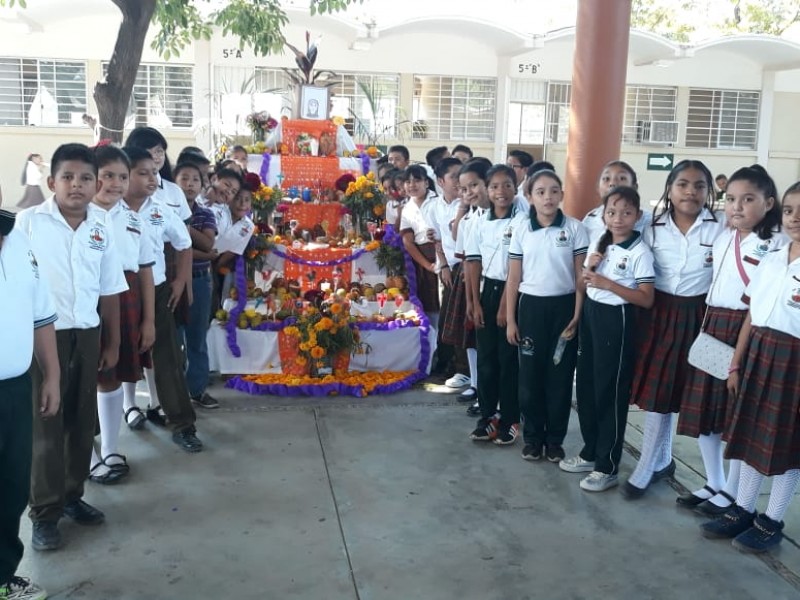 Preservan tradiciones en escuelas de Tehuantepec
