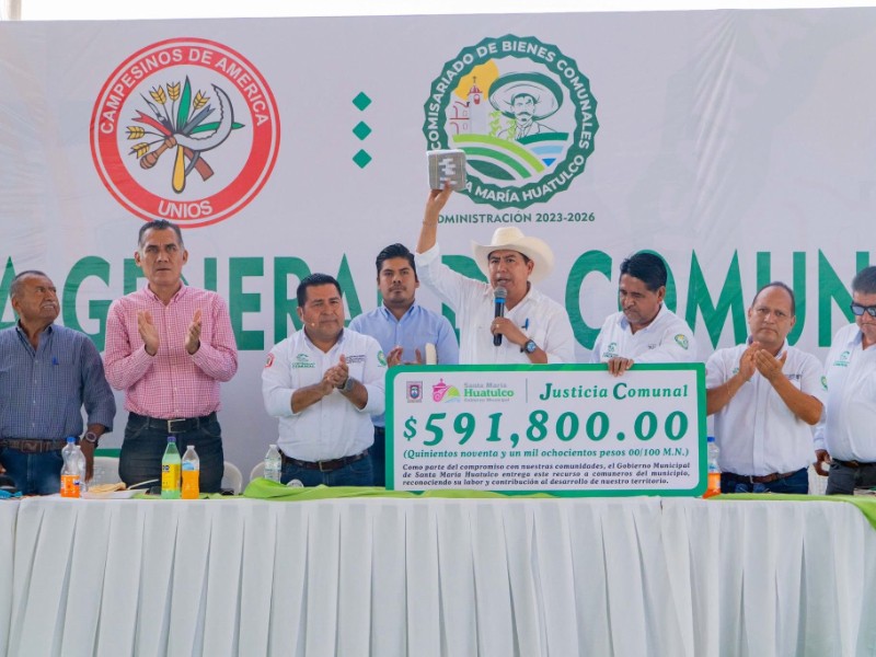 Presidente de Huatulco entrega recursos comunales del Cuarto Viernes