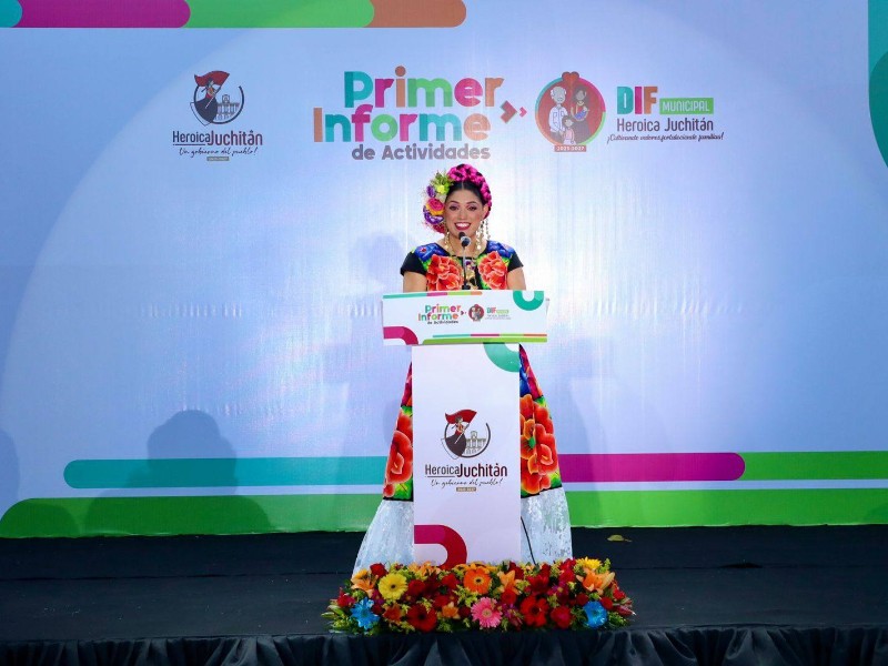 Presidenta del DIF Juchitán presenta primer informe con resultados en apoyo familiar