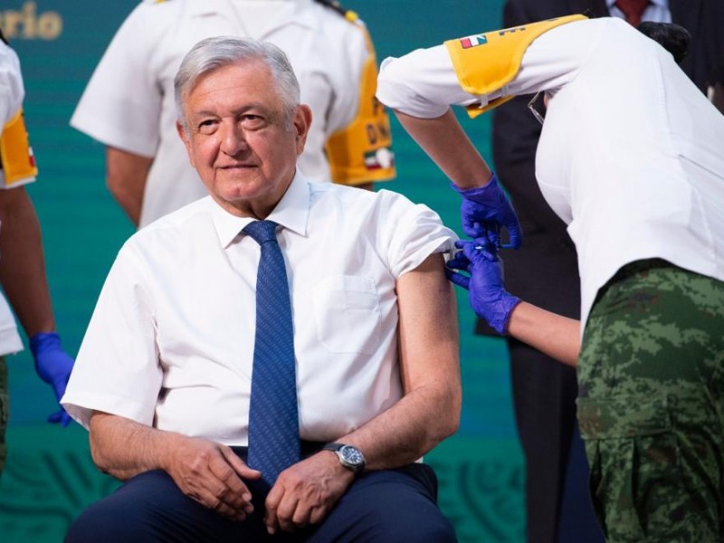 Presidente López Obrador es vacunado contra el Covid-19