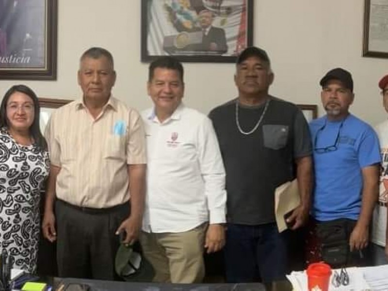 Presidente municipal se reúne con pescadores de Salina Cruz