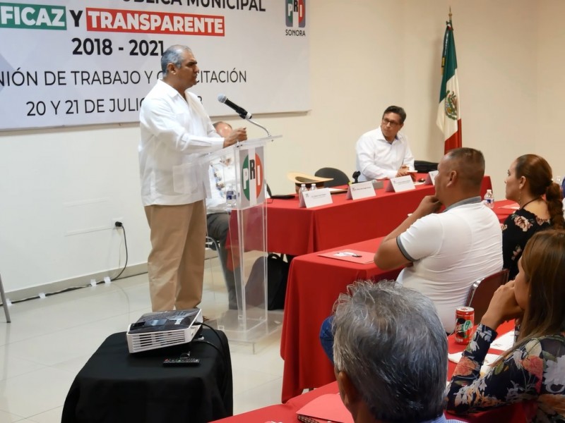 Presidentes municipales electos del PRI se capacitan