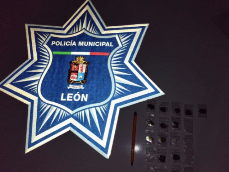 Presunta distribuidora de drogas es detenida en León