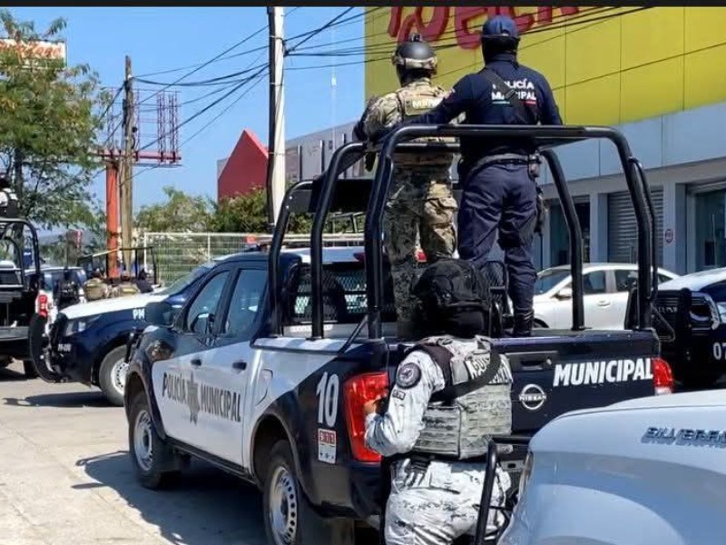 Empleada y su padre desaparecen tras presunto secuestro, intentan asaltar en Elektra