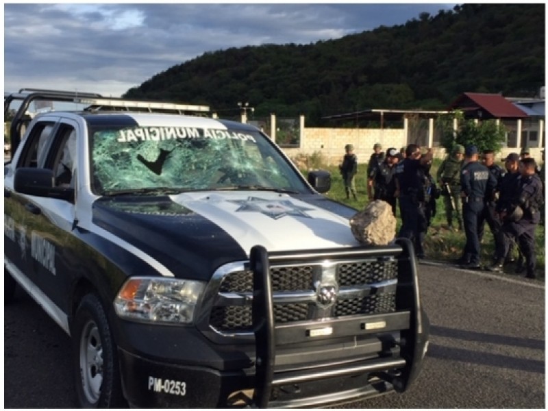 Presuntos delincuentes agreden a policías municipales