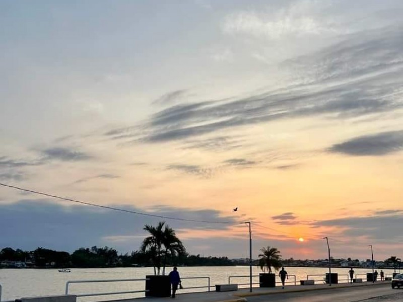 Prevalece ambiente caluroso y bajas lluvias