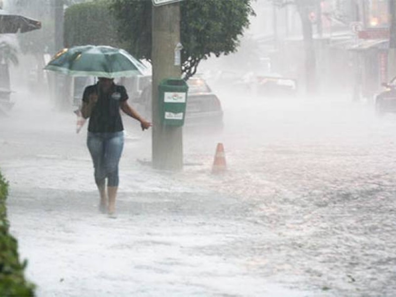 Prevén caída de granizo y fuertes lluvias