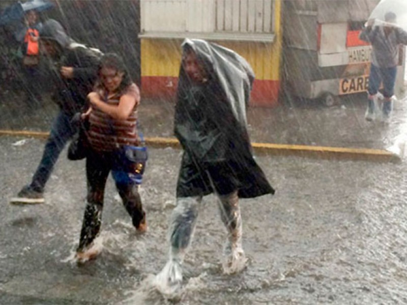 Prevén granizo y actividad eléctrica en algunos estados