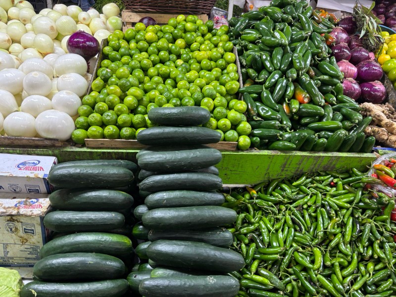 Previo a septiembre se dispara precio de chiles y tomate en Toluca