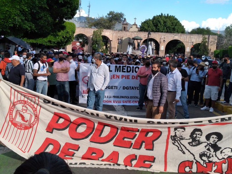 Previo al FICM magisterio marcha y exige pagos salariales