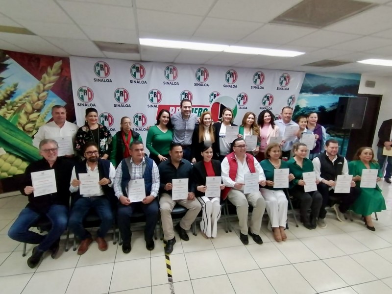 PRI entrega constancias a candidatos para presidentes municipales y diputaciones