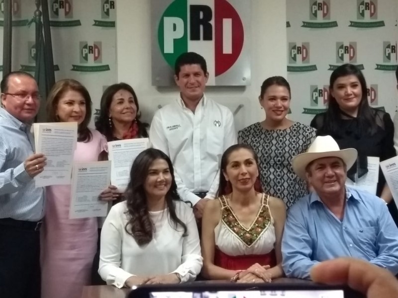 PRI entrega constancias a diputados por vía plurinominal