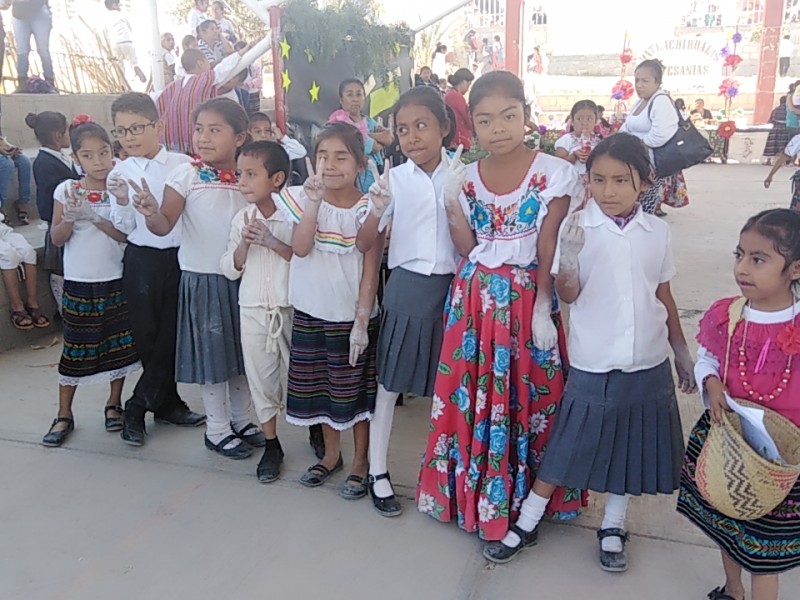 Primaria conmemora día internacional de la lengua indígena