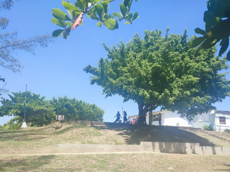 Primaria de Cruz Naranjos en espera de escrituras