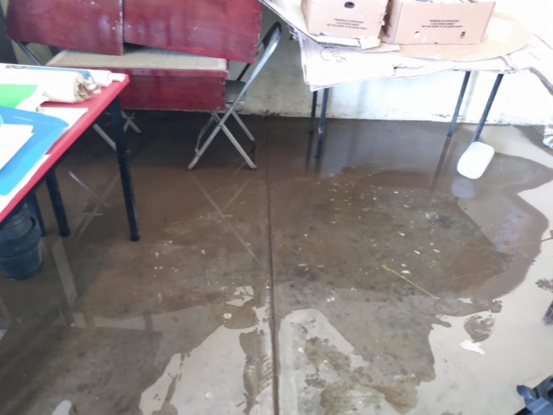 Primaria Mariano Abasolo, en Coronango, sufre inundaciones frecuentemente
