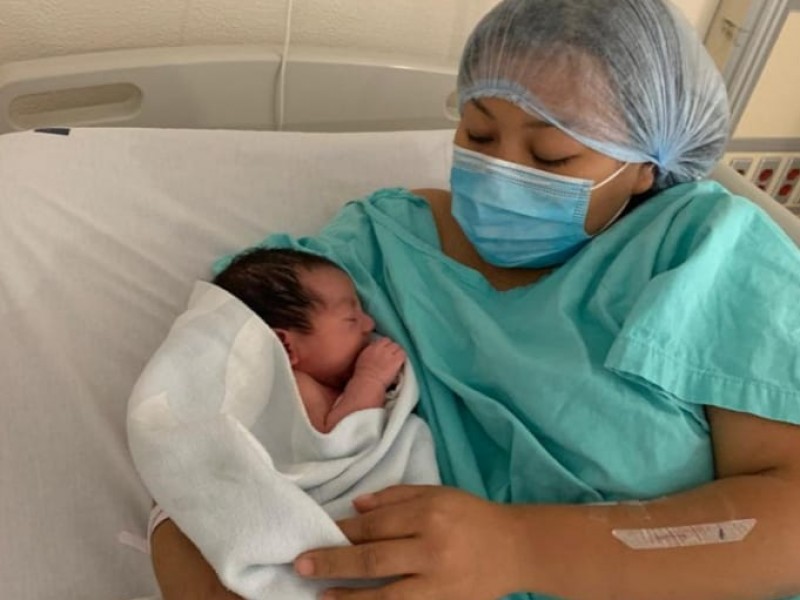 Primer bebé nacido en 2021 , padres viven en Tlatenango