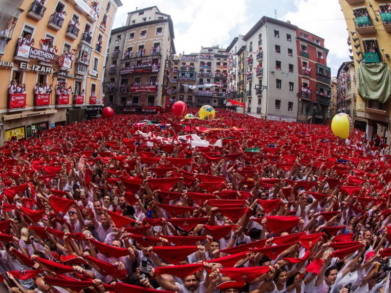 Primer encuentro de los Sanfermines deja 6 heridos en España