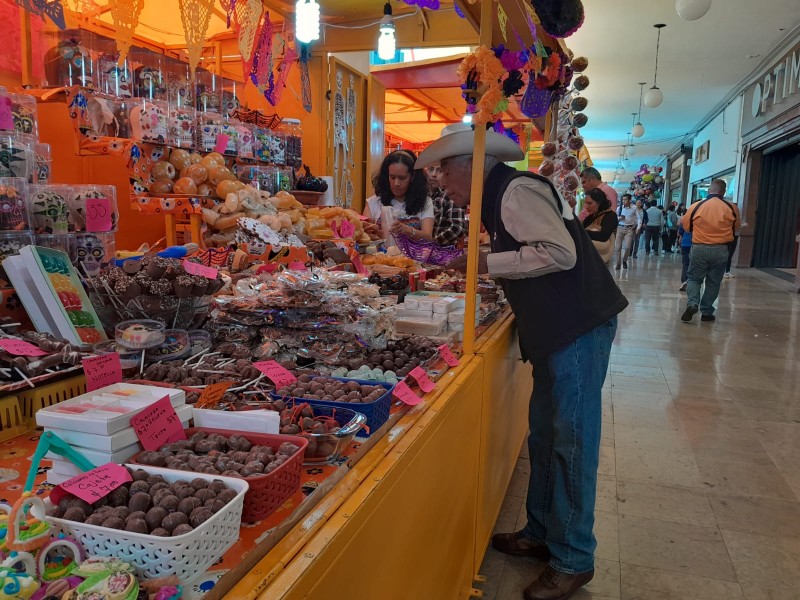 Primer fin de la Feria del Alfeñique, reportan buenas ventas.