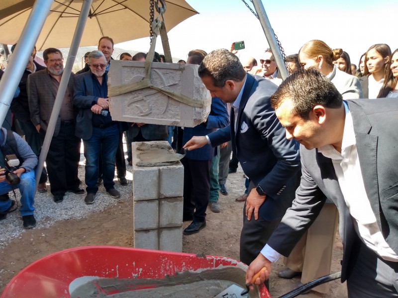 Ponen primera piedra del Parqué Industrial Centauro