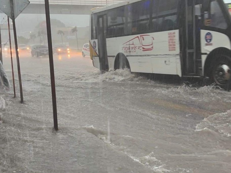 Primeras afectaciones tras lluvia y frente frío