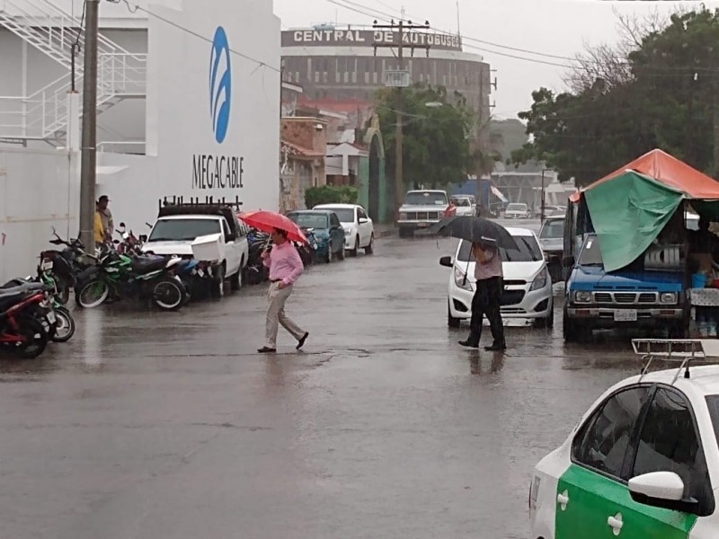 Primeras lluvias generan encharcamientos en el sur de Sinaloa