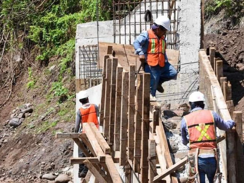 Prioriza gobierno obra pública para comunidades rurales