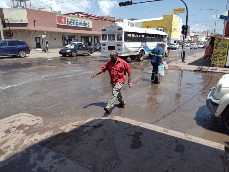 Problemas de aguas negras en el centro de Guaymas